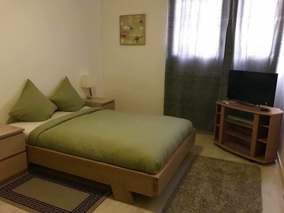Auberge Pour Tous 瓦洛尔布 外观 照片