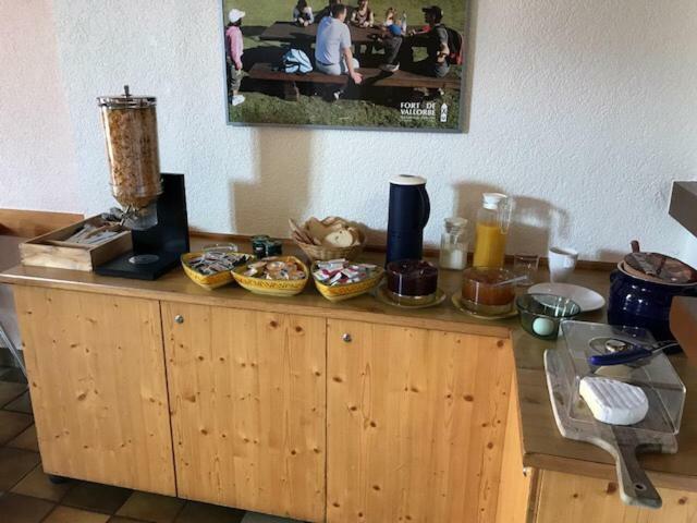 Auberge Pour Tous 瓦洛尔布 外观 照片