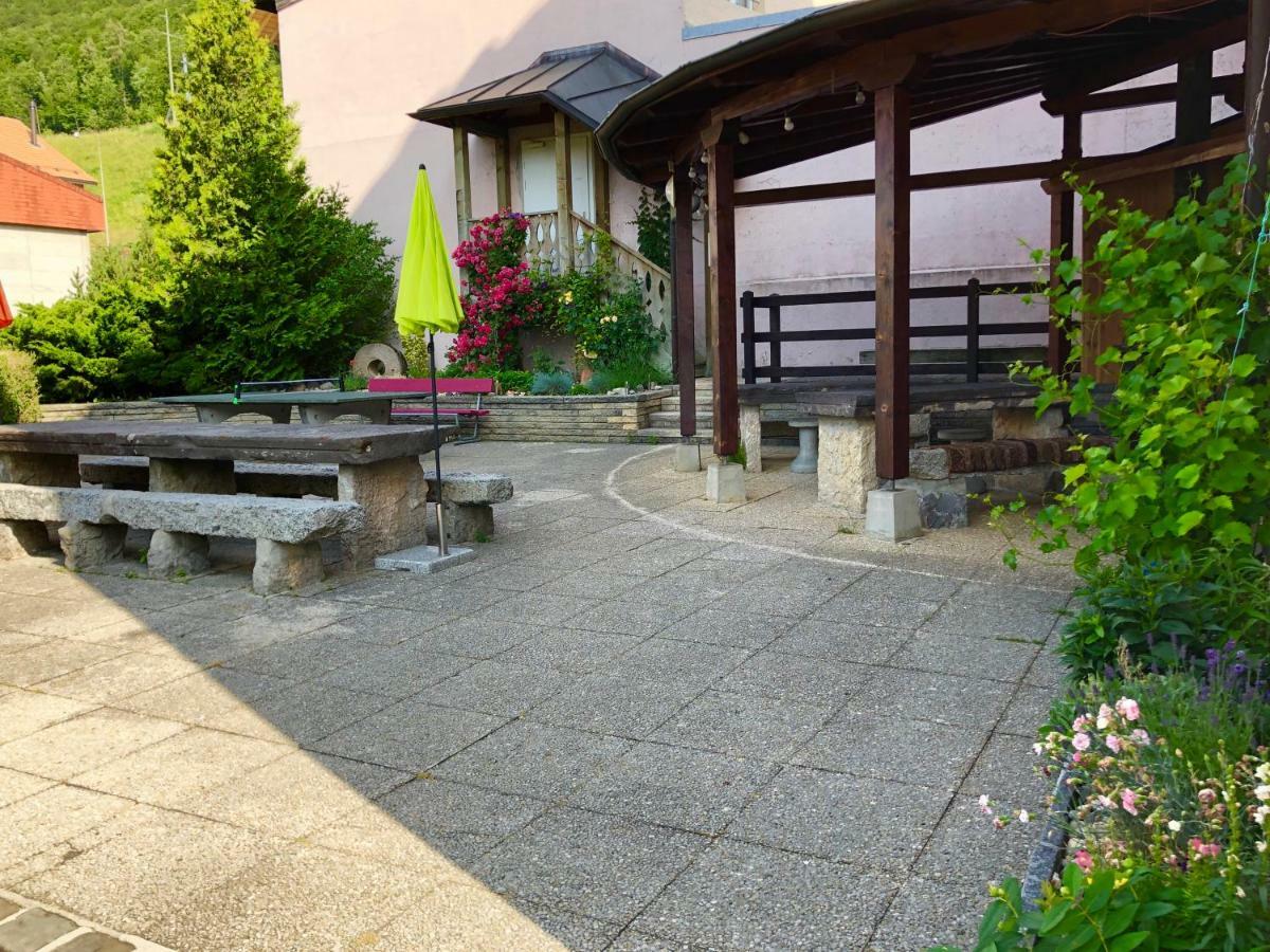 Auberge Pour Tous 瓦洛尔布 外观 照片
