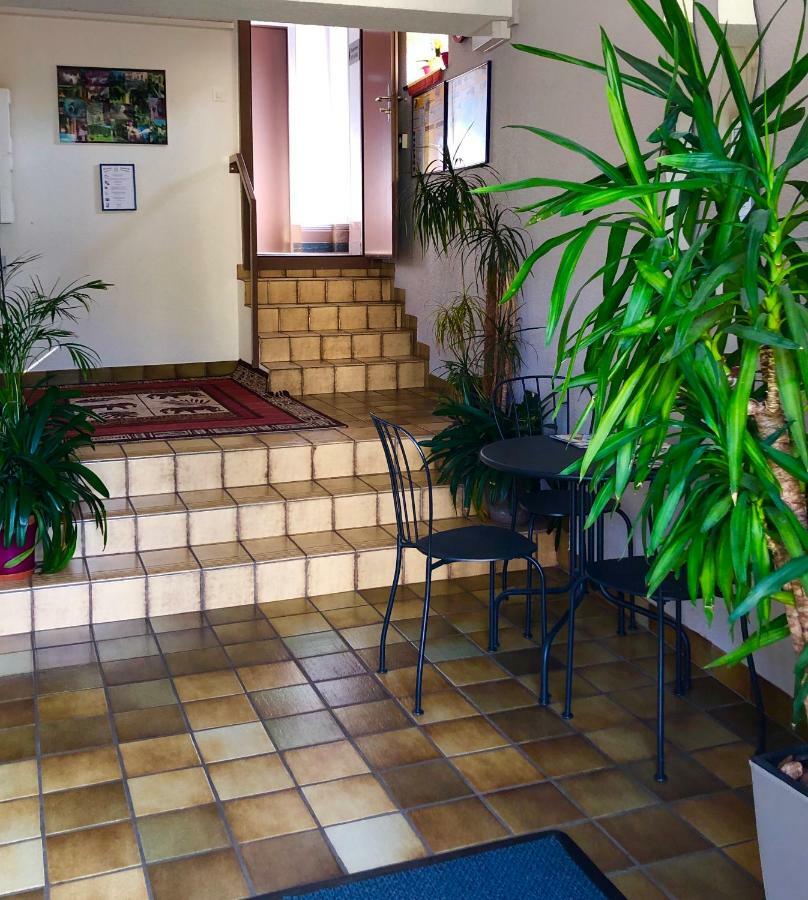 Auberge Pour Tous 瓦洛尔布 外观 照片