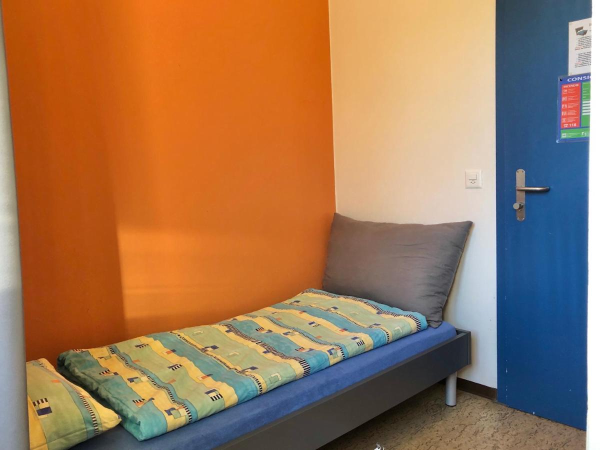 Auberge Pour Tous 瓦洛尔布 外观 照片